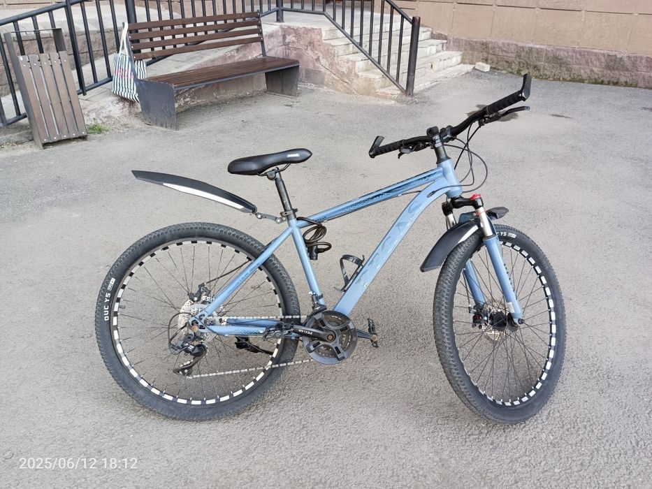 Продам велосипед в подарок инструменты