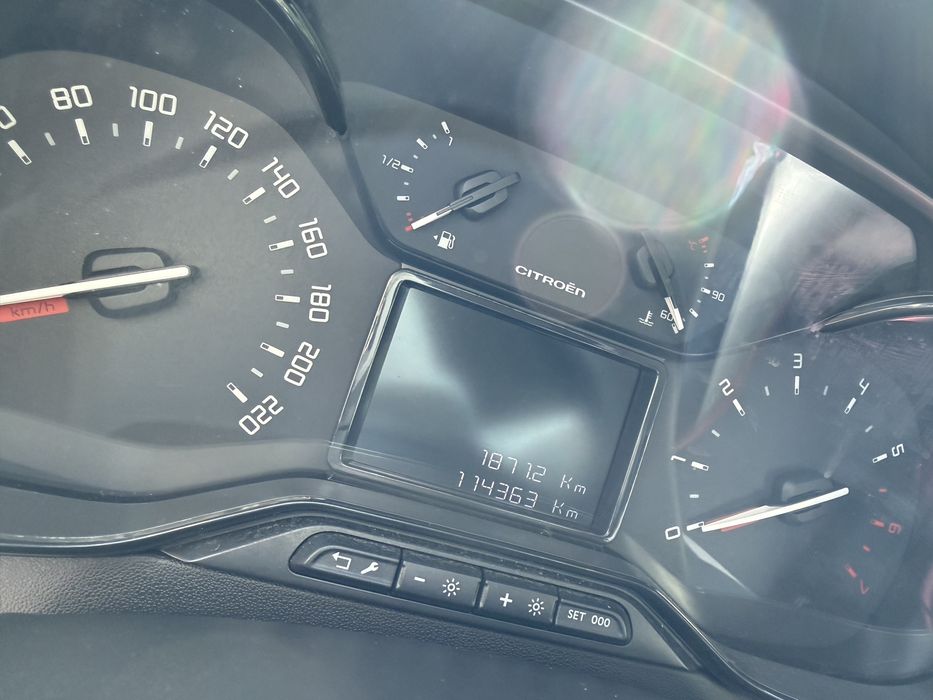 Citroen C3 2018 бензин 1.2 Pure Tech