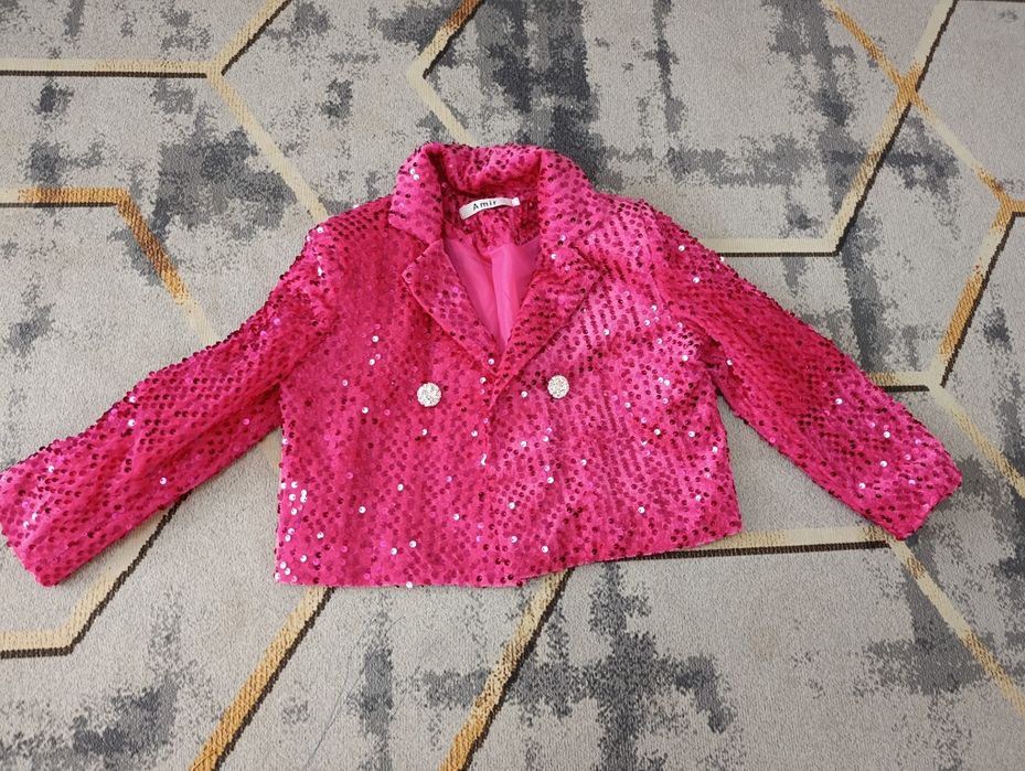 Нарядные  платье на девочке