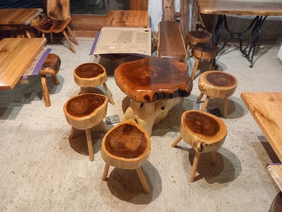 Masa dining, de cafea, scări și dormitoare din lemn masiv