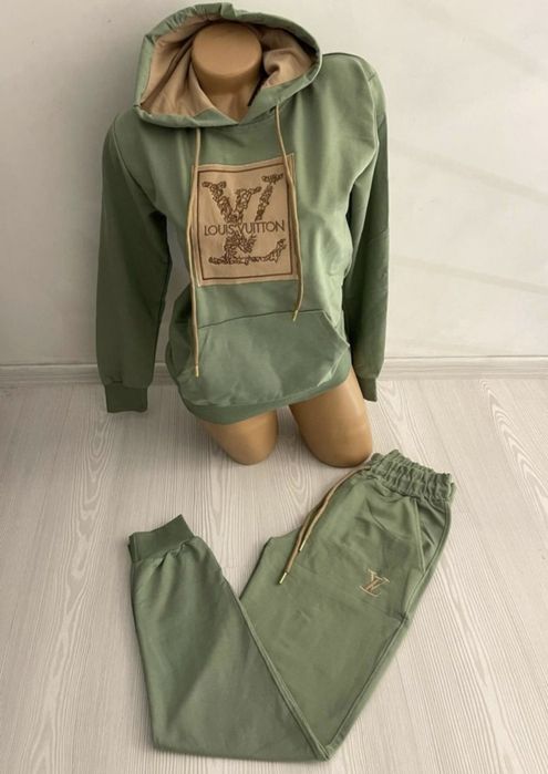 Дамски нови комплекти на "GUESS " и "LOUIS VUITTON "