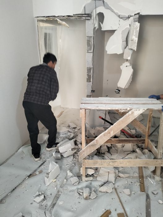 Демонтаж стен перегородок и кафеля уборка вывоз мусора