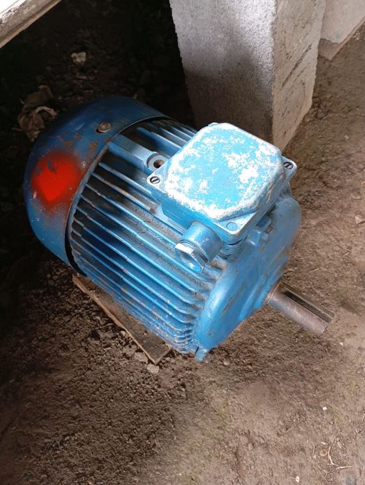 Электродвигателя продам почти новыи
