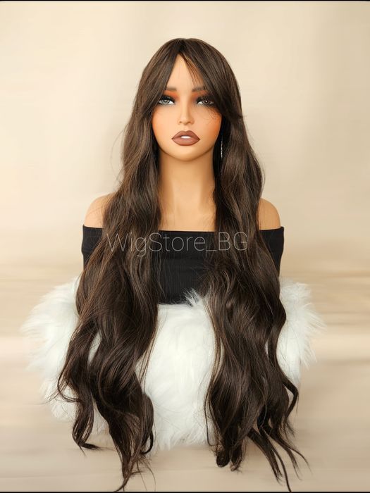 Дълга на вълни кафява перука с бретон