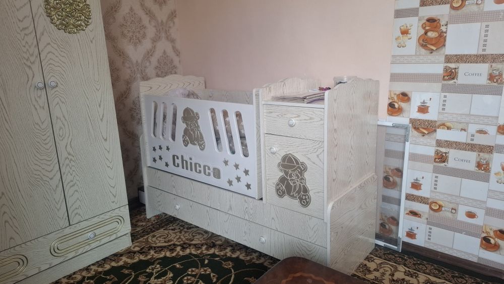 В хорошем качестве и состоянии продаеться детский кровать и шкаф.