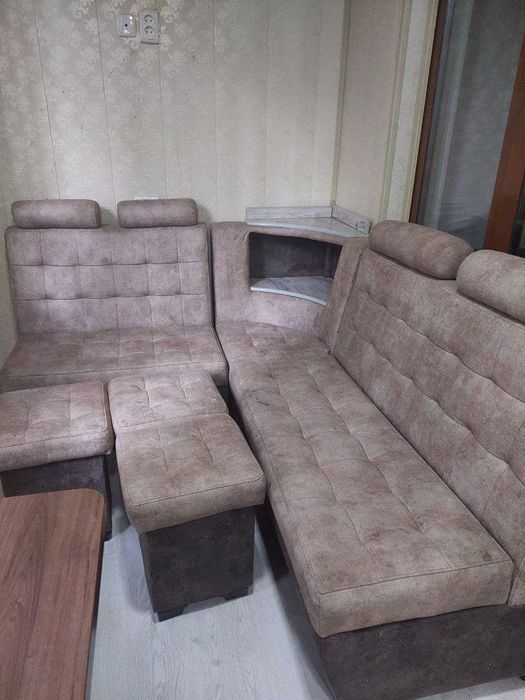 Кухонный уголок на восемь персон