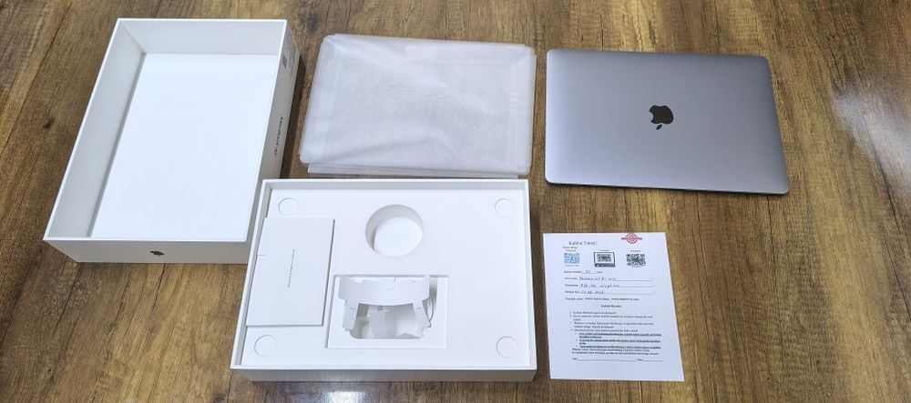 Macbook Air M1 8/256 100%