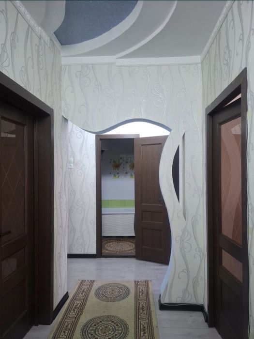 Продам  4 - х комнатную  квартиру