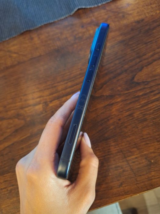 Iphone 17 pro син