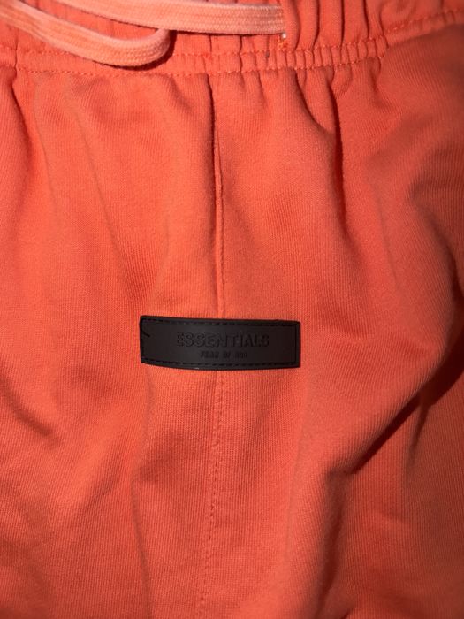 pantaloni essentials