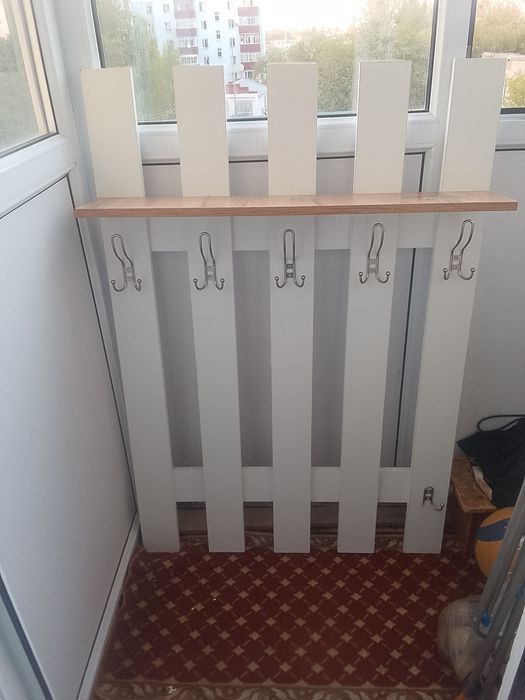 Продам вешалку для  прихожей.