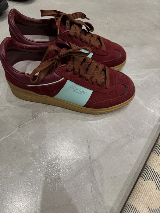 Продам женские кроссовки