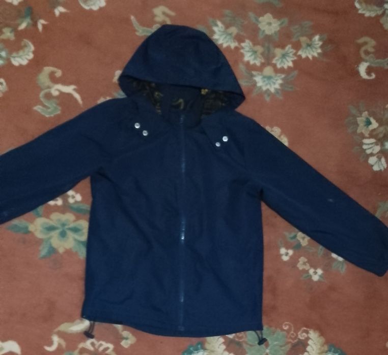 Детско яке с качулка почти не употребявано!