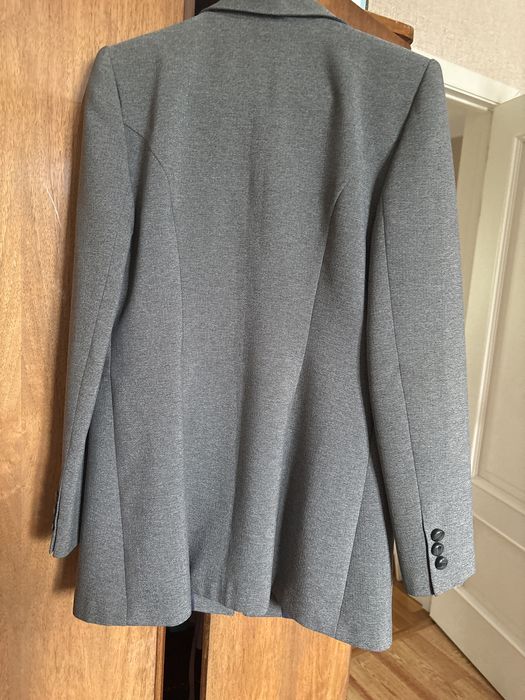 Пиджак -сюртук серого цвета