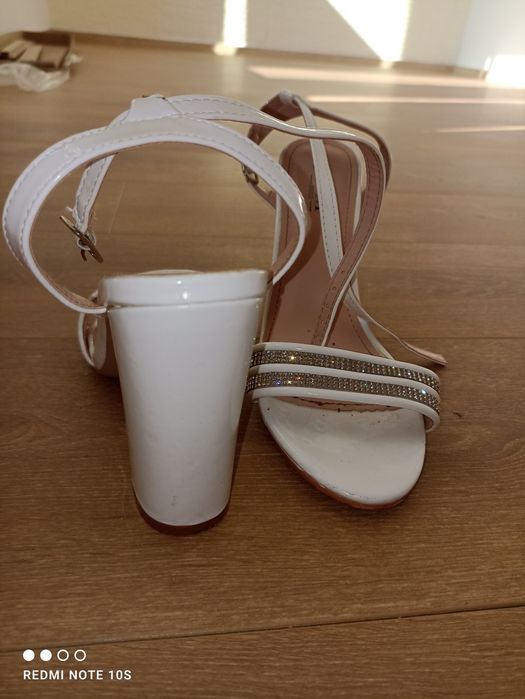 Сандали и обувки на висок ток