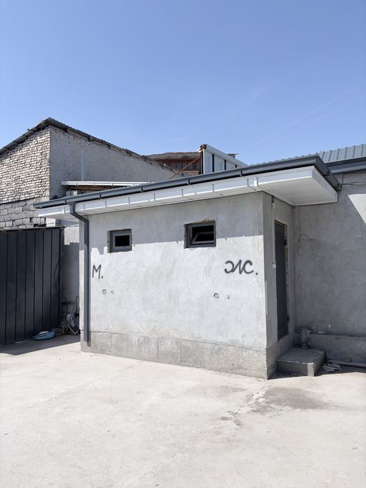 Navoiy Karmana tashkentskiy svetafor yonida