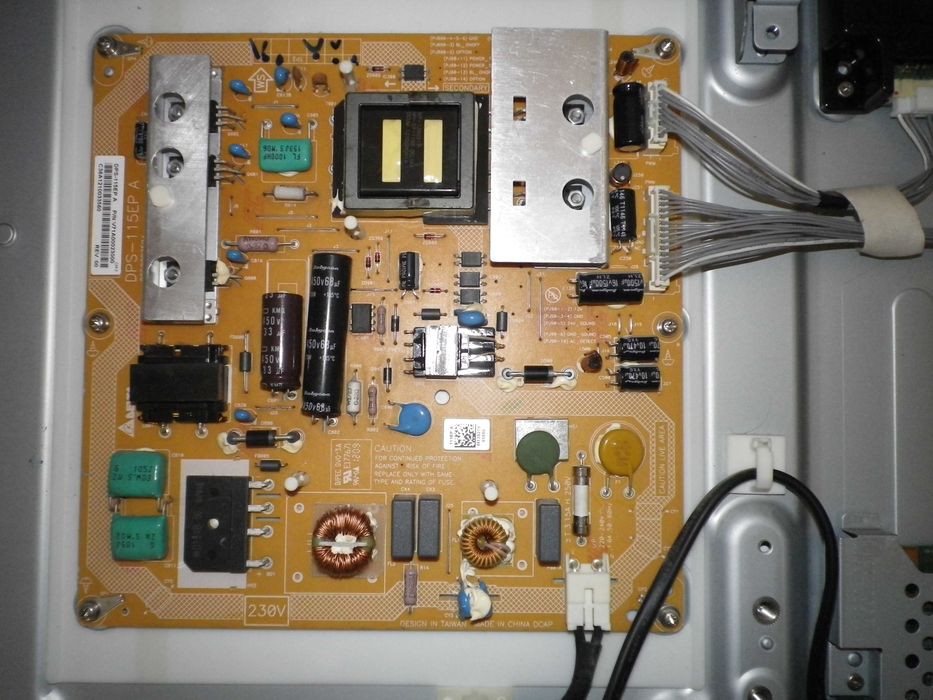 LED телевизор Toshiba 32RL933G за ремонт