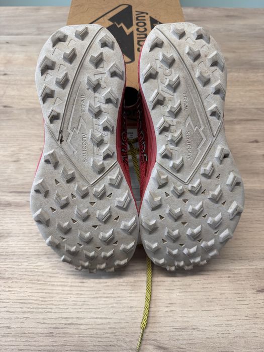 Sauconny Peregrine 15 - Marime 38 (Dama/Copil) Magenta/Black