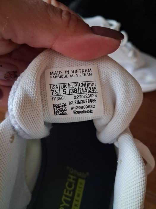 Продавам обувки Reebok