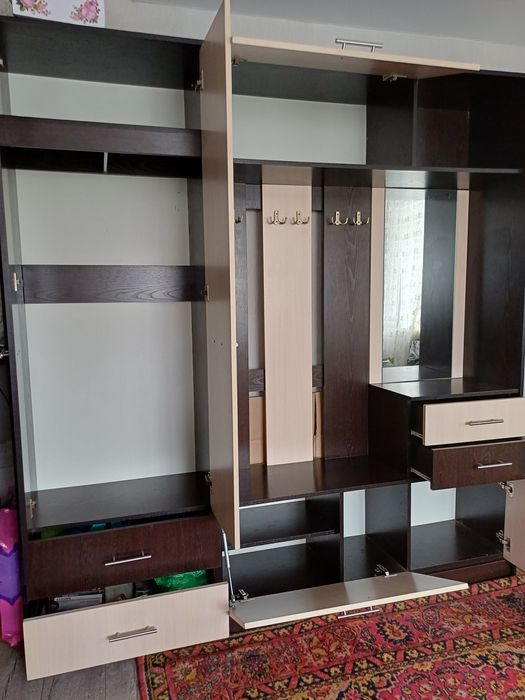 Прихожая отличное состояние