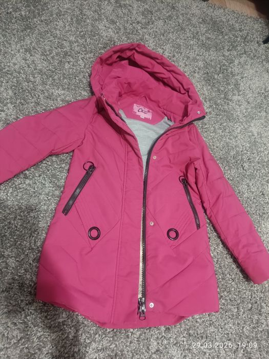 Продам куртки весенние на девочек