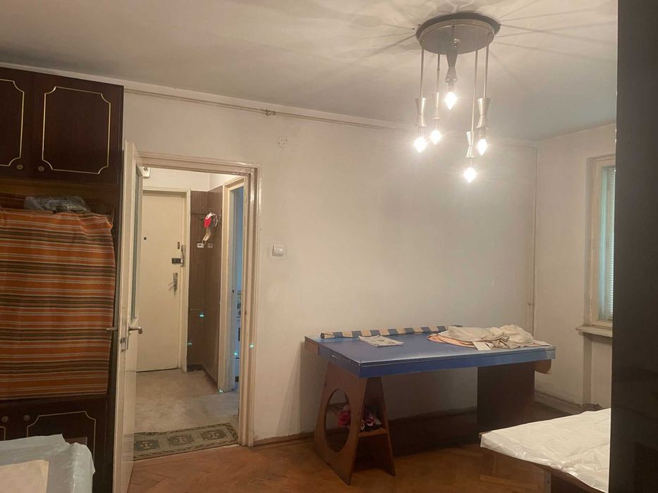 INDEPENDENTEI, zona VIVO,ap. 3 camere sd, parter,bun sediu,68.000 eur