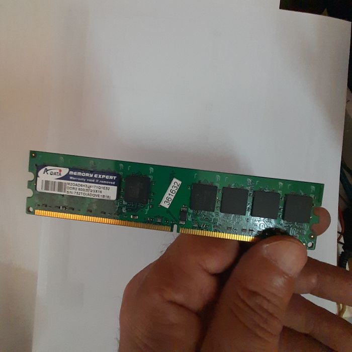Рам памет - 2GB , DDR2 - за настолен компютър