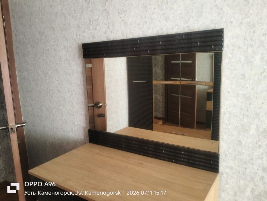 Продам камод с зеркалом