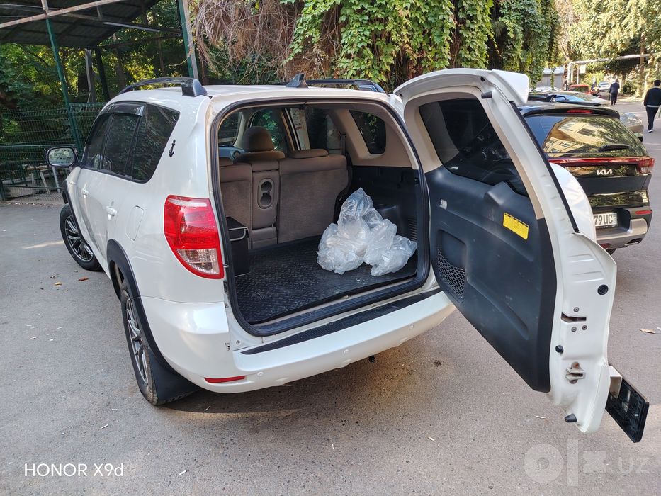 Avtomobil Toyota rav4