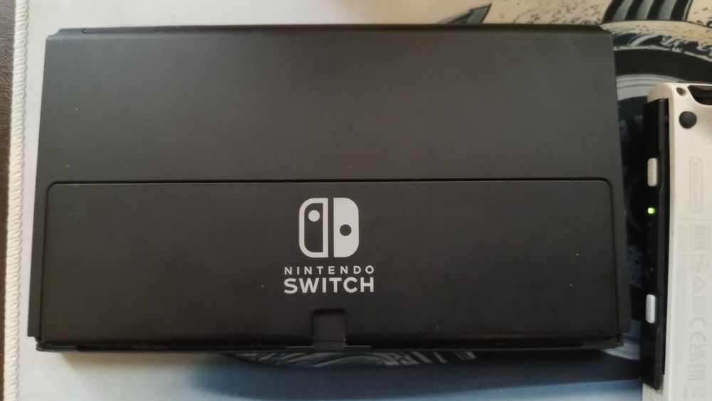 Nintendo Switch OLED 64GB + Dock + Кутия | Отлично състояние | ПОДАРЪК