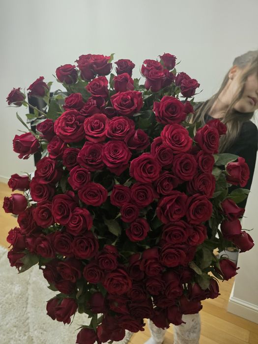 Розы продам срочно 101 роза алматы