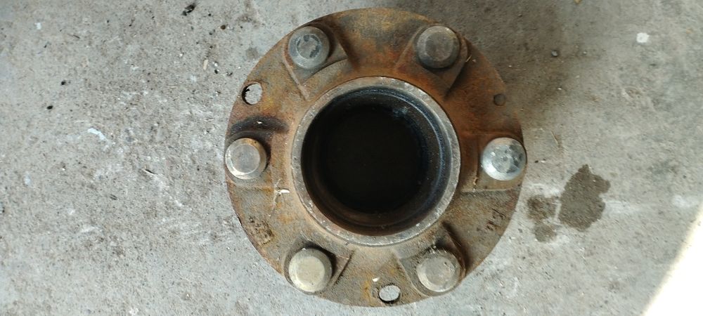 Продам ступицу полуоси Газель