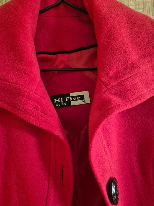 Червено късо палто с колан размер М