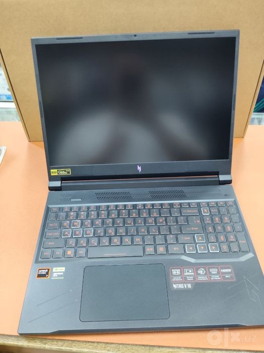 Acer Nitro V16 rayzen7