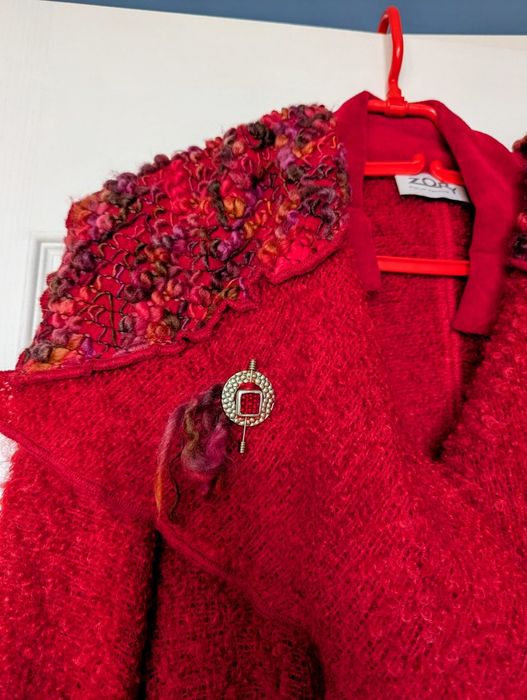 Нова цена!!! Бутикова жилетка, ръчно изработена, червена