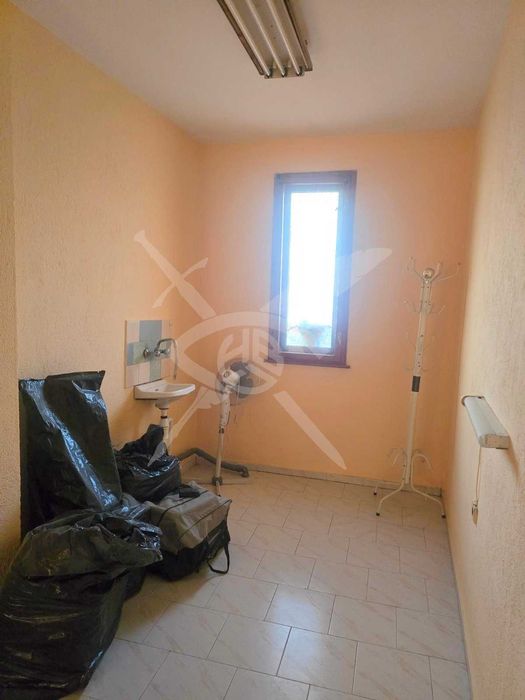 Продава се Офис в Съединение - 35 кв.м за 1000 €/кв.м - Снимка #1