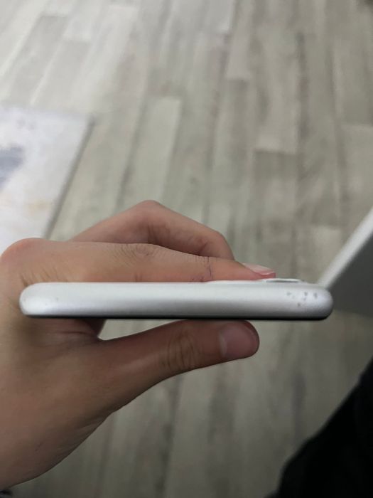 Iphone 11 продам белый торг есть