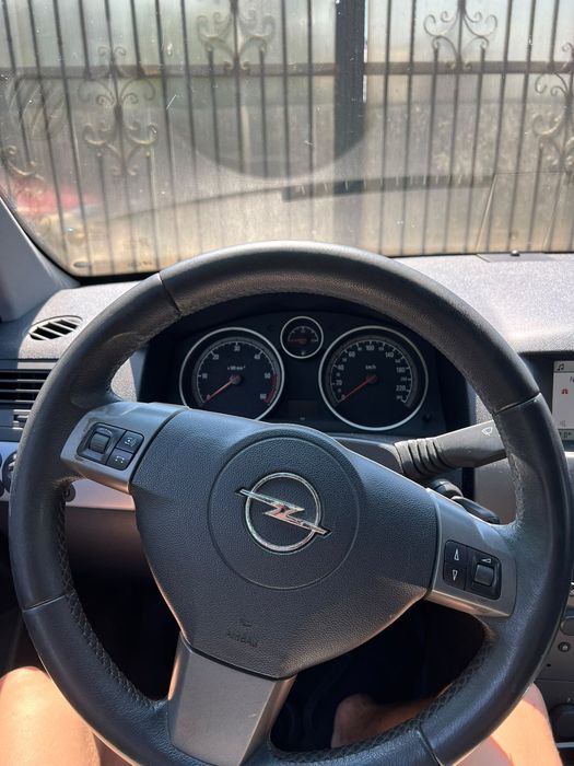 Opel astra H   .