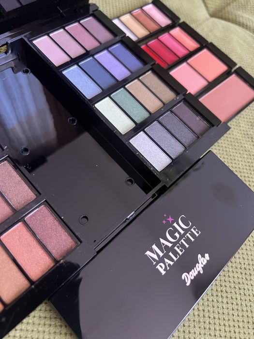 Палитра сенки за очи на Douglas