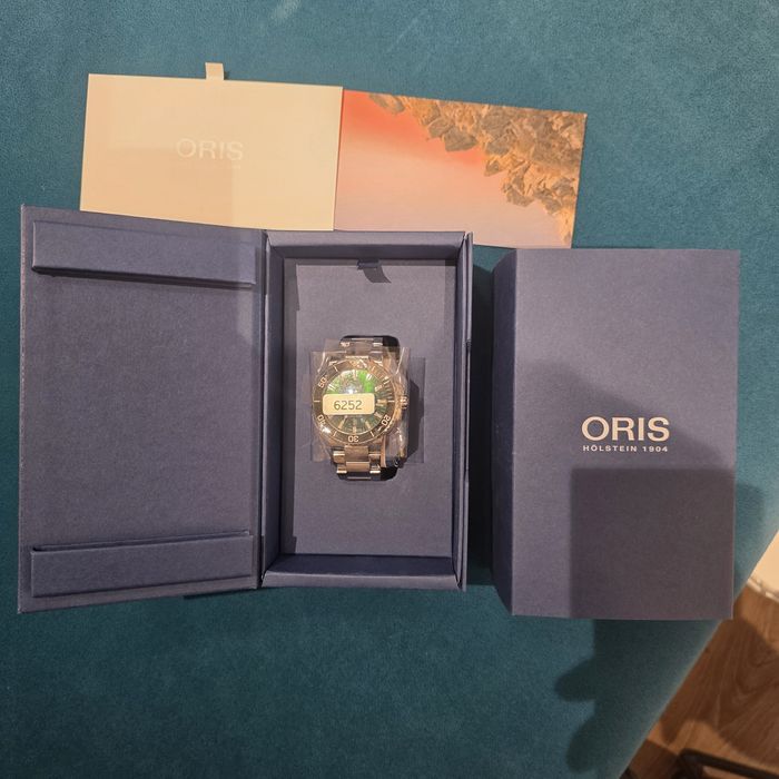 Oris aquis date green 43,5мм