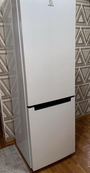 Холодильник бу  срочно продам