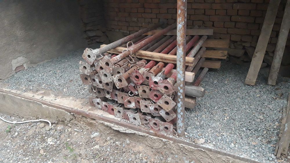 метални  хюнебеци , шпризи , винтови подпори под наем