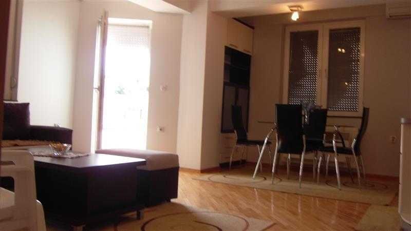 Дава се под наем Двустаен апартамент в Бургас, Славейков - 56 кв.м за 204 € - Снимка #2