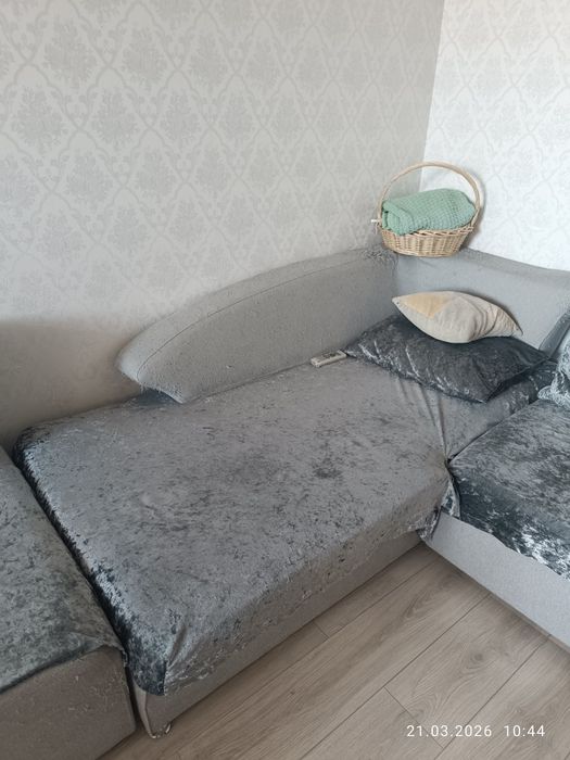 Диван угловой, даром