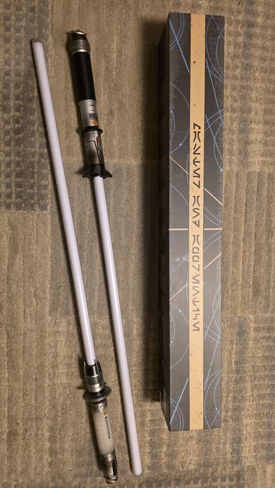 Set Sabii Laser Star Wars Ahsoka - EDIȚIE LIMITATĂ (Nr. 3841 din 4000)