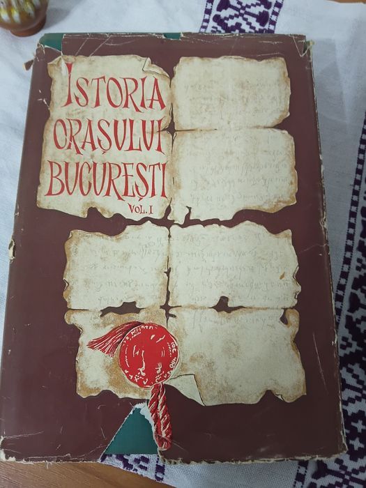 Vas de cupru 120 lei,Cana ceramica 70lei Bibelouri porțelan 35 lei buc.Carte bucate 40.lei
