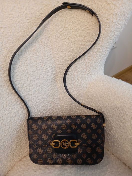 Дамска чанта Guess кафява,средна големина