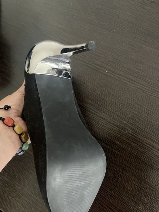 Продам ботильоны на шпильке