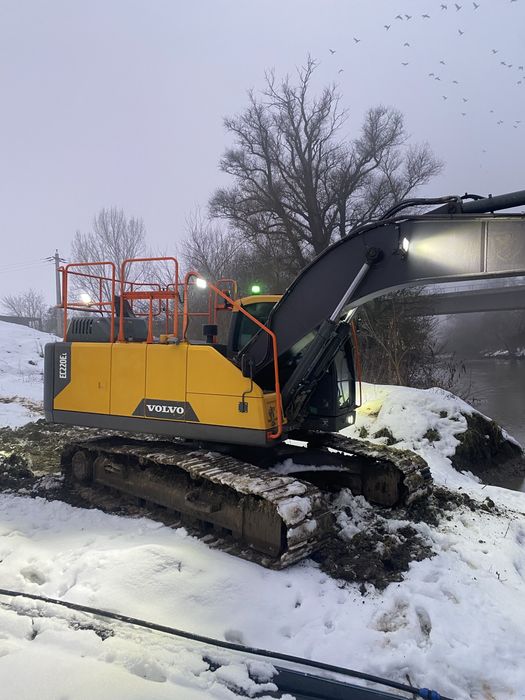 Excavator VOLVO EC 220