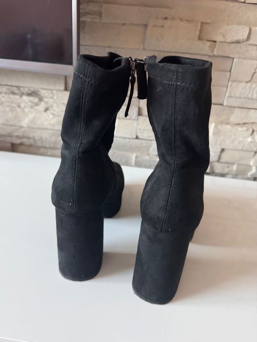 Боти на висок ток